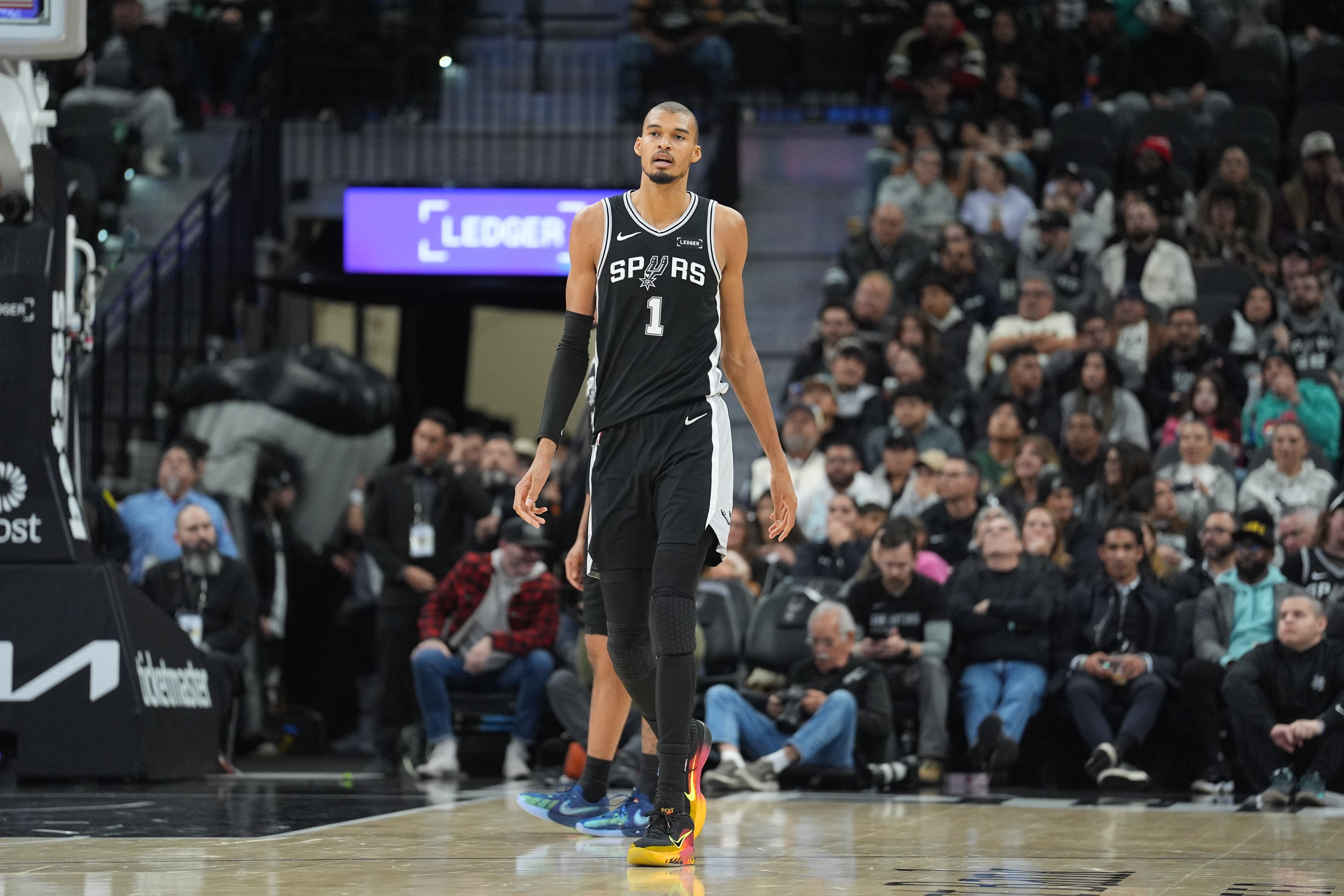 高效表现统治攻防！文班14中9&amp;三分9中5 砍下29分11板6助2断3帽